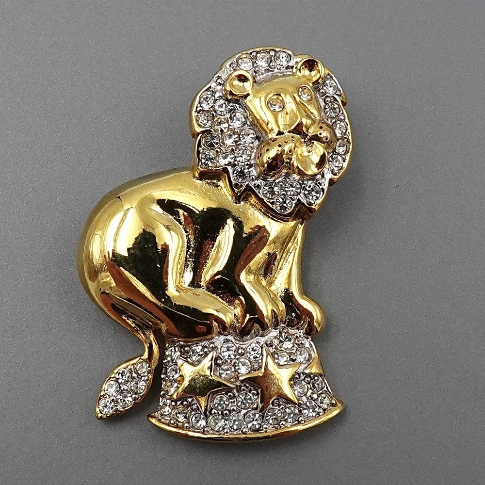 VTG Circus Performing Lion 3D Brooch Pave Rhinestone Figural Gold Tone Novelty